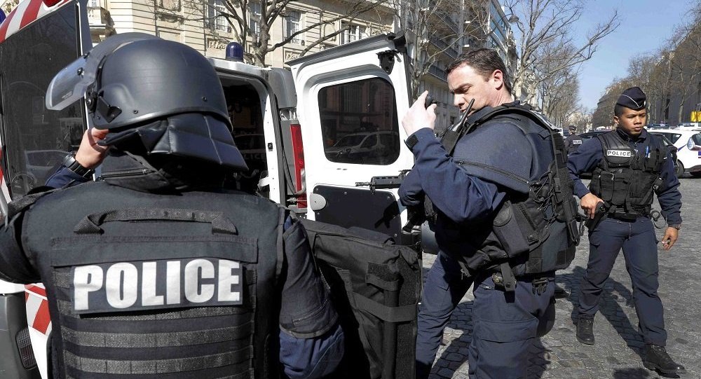 الشرطة الفرنسية تعتقل شخصا توعد مدرّسين في باريس بـ”الثأر لله والنبي محمد”