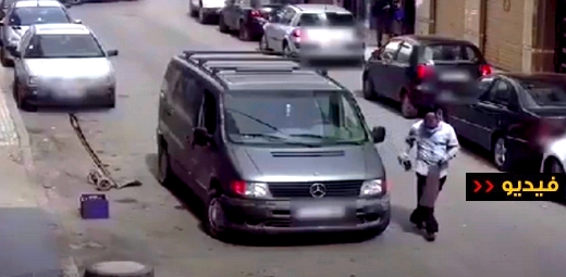 شاهدوا.. كاميرا المراقبة ترصد عملية سرقة هاتف من داخل سيارة وسط الناظور شاهدوا.. كاميرا المراقبة ترصد عملية سرقة هاتف من داخل سيارة وسط الناظور