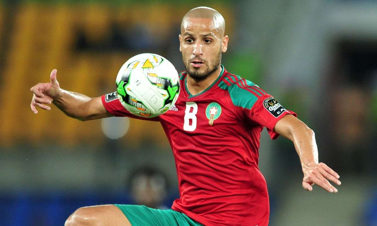 نجم "الأسود" السابق الأحمدي يشرح أسباب تفوق المصري صلاح على زياش ومحرز