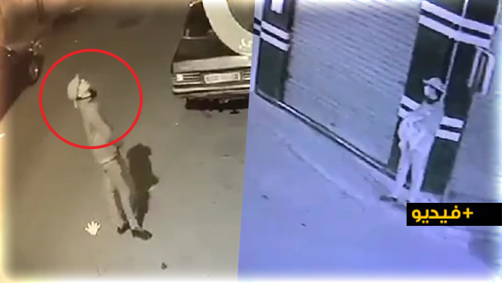 مثير.. كاميرات المراقبة ترصد كسر لص لأبواب المنازل بطريقة خطيرة بغرض السرقة بالناظور  مثير.. كاميرات المراقبة ترصد كسر لص لأبواب المنازل بطريقة خطيرة بغرض السرقة بالناظور