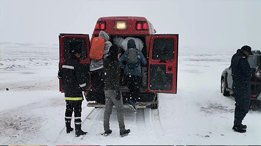 انقاذ سياح مغاربة بينهم نساء بعدما حاصرتهم الثلوج بهذه المنطقة