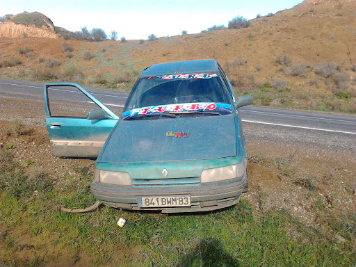 الدرك الملكي ببني شيكر يوقف شخصا ويحجز سيارة محملة بالبنزين الخاص بزوارق التهريب الدولي للمخدرات