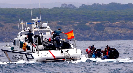 أبحروا من شمال المغرب.. إنقاذ 48 مهاجرا سريا بينهم نساء وأطفال قبالة سواحل إسبانيا
