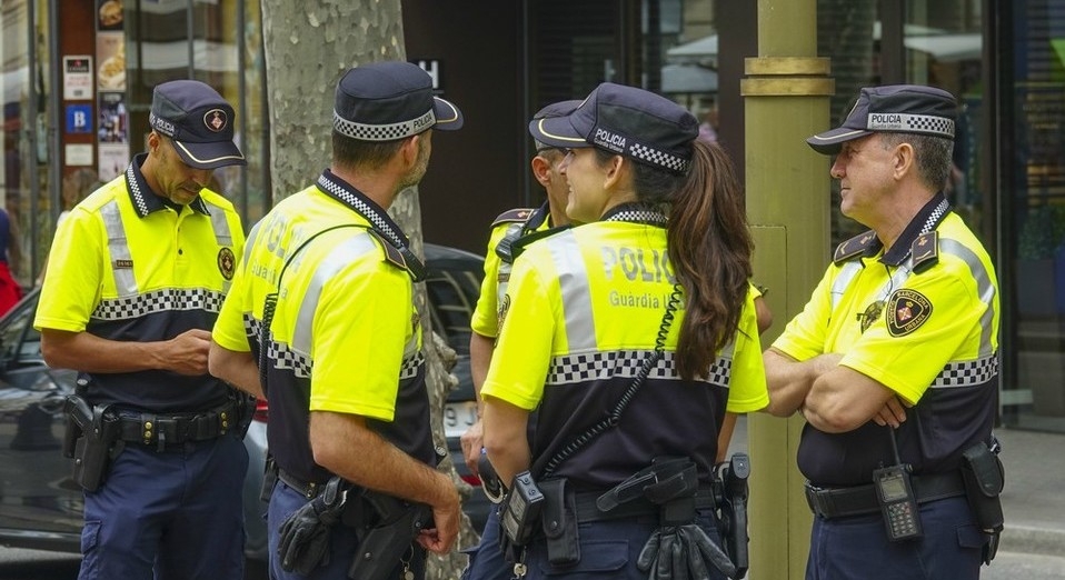 الحرس المدني الإسباني بمليلية يفكك شبكة إجرامية مختصة في تجنيس مغربيات مقابل مبالغ مالية الحرس المدني الإسباني بمليلية يفكك شبكة إجرامية مختصة في تجنيس مغربيات مقابل مبالغ مالية