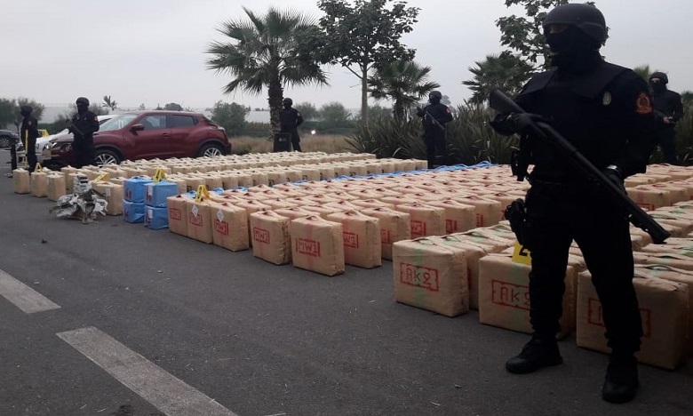 "الديستي" يطيح بشبكة للاتجار الدولي في المخدرات ويحبط تهريب أزيد من نصف طن من "الشيرا" "الديستي" يطيح بشبكة للاتجار الدولي في المخدرات ويحبط تهريب أزيد من نصف طن من "الشيرا"