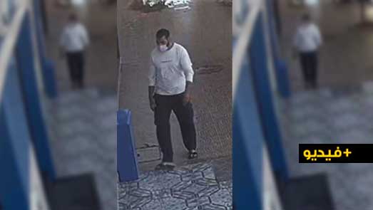  شاهدوا.. كاميرا المراقبة ترصد سرقة شخص ملتح لدراجة هوائية من داخل عمارة سكنية بالناظور