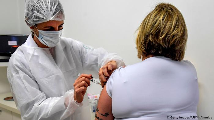 اللجنة المختصة للترخيص للقاح "أسترازينيكا" بالمغرب تجتمع لدراسة فعاليته اللجنة المختصة للترخيص للقاح "أسترازينيكا" بالمغرب تجتمع لدراسة فعاليته