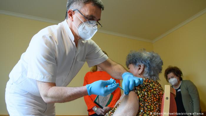 شروع 50 دولة عبر العالم في حملة اللقاح ضد فيروس كورونا المستجدّ