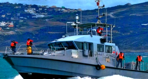  عناصر الدرك البحري ببني انصار تعتقل شخصا وتحجز زورقين وكمية من البنزين بسواحل تشارانا