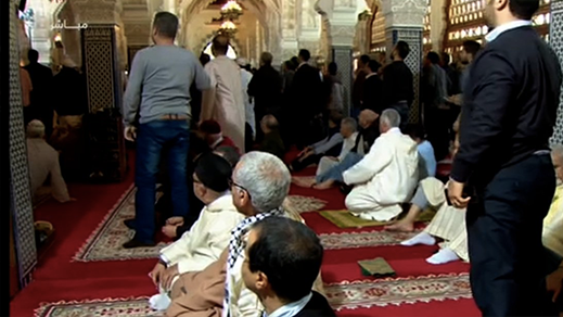 فتاة تقتحم مسجدا بطنجة وتعتدي على الإمام وهي تصرخ من قتل عثمان