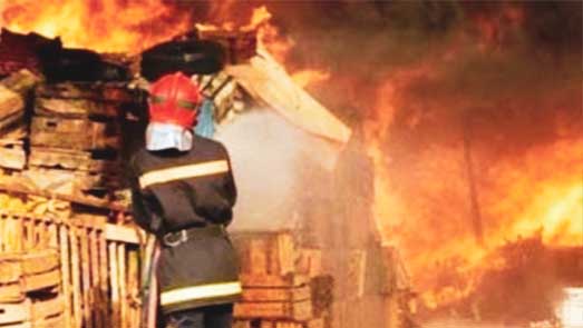 سيدة تقتل ابنها البالغ ثلاث سنوات حرقا