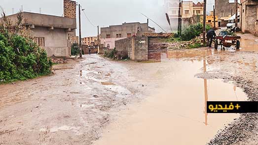 ساكنة حي "أخندوق" يطالبون بتزفيت "200 متر" من طريق يربط بين إحدادن والناظور