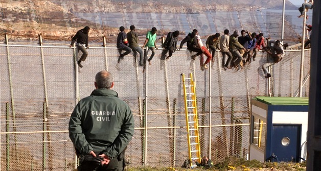 القضاء الإسباني يرفض طلب جمعيات حقوقية بوقف مساعدات للمغرب من أجل الحد من الهجرة السرية
