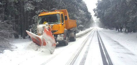 السلطات تعلن عن الطرق التي أعادت فتحها بعدما قطعتها الثلوج