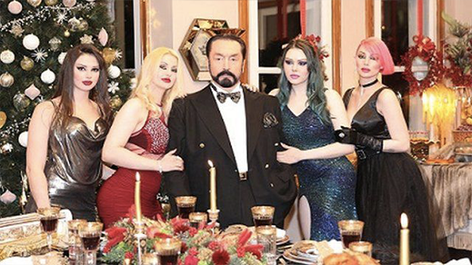 الحكم على أوكتار الملقب "بداعية الراقصات" بأزيد من 1000 سنة سجنا