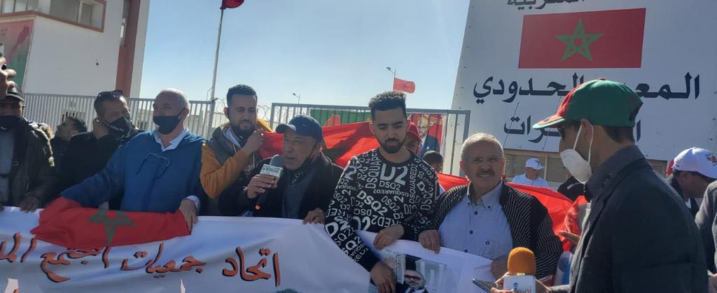 جمعية حداشات للتعاون بين الشباب وشباب المهجر باقليم الدريوش واتحاد جمعيات ببوفرقوش تحطان بالرحال بمعبر الكركارات وتشيدات بالقرارات الملكية الحكيمة 