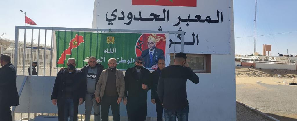 جمعية حداشات للتعاون بين الشباب وشباب المهجر باقليم الدريوش واتحاد جمعيات ببوفرقوش تحطان بالرحال بمعبر الكركارات وتشيدات بالقرارات الملكية الحكيمة 