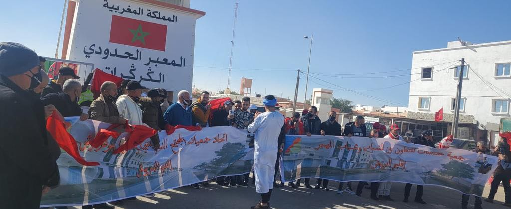 جمعية حداشات للتعاون بين الشباب وشباب المهجر باقليم الدريوش واتحاد جمعيات ببوفرقوش تحطان بالرحال بمعبر الكركارات وتشيدات بالقرارات الملكية الحكيمة 