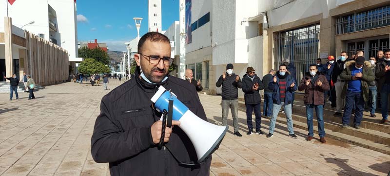 موظفو البريد بالناظور يحتجون ضد مديرهم العام بسبب التضييق على أنشطتهم النقابية