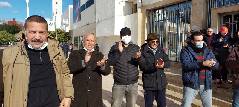 موظفو البريد بالناظور يحتجون ضد مديرهم العام بسبب التضييق على أنشطتهم النقابية