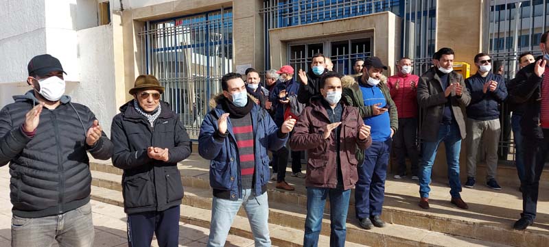 موظفو البريد بالناظور يحتجون ضد مديرهم العام بسبب التضييق على أنشطتهم النقابية