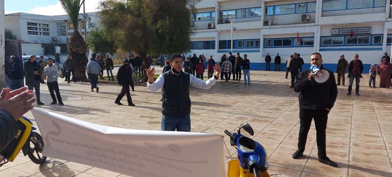 موظفو البريد بالناظور يحتجون ضد مديرهم العام بسبب التضييق على أنشطتهم النقابية