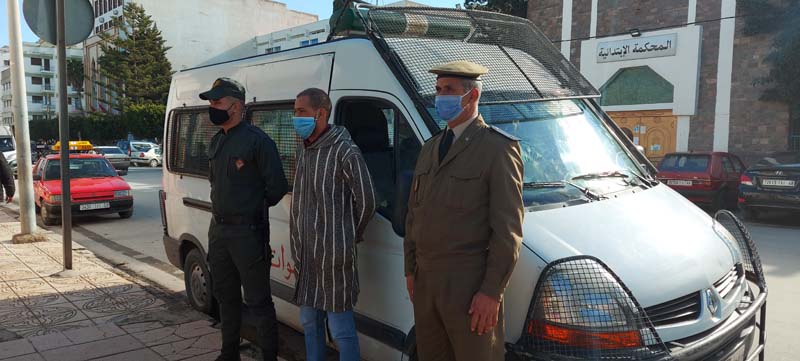 موظفو البريد بالناظور يحتجون ضد مديرهم العام بسبب التضييق على أنشطتهم النقابية