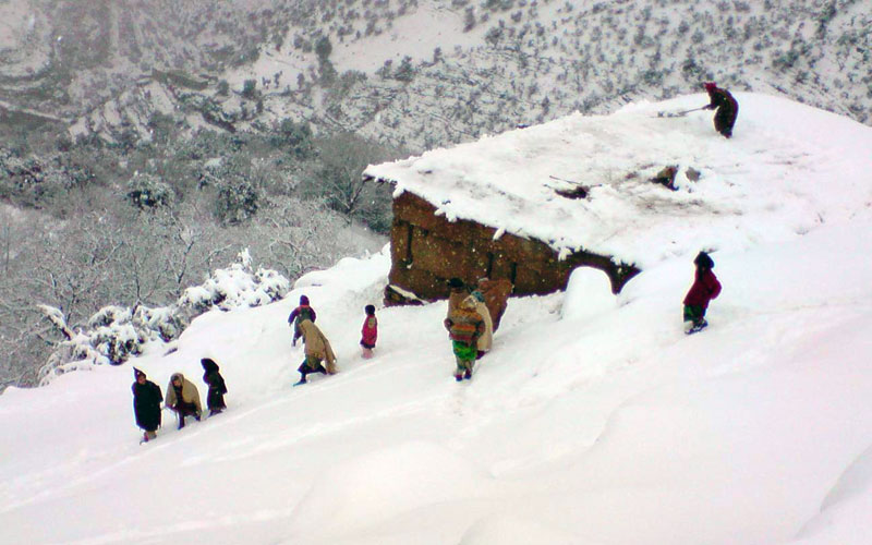 "عزلة قاتلة".. الثلوج "تعزل" مئات المواطنين بين الحسيمة وتاونات "عزلة قاتلة".. الثلوج "تعزل" مئات المواطنين بين الحسيمة وتاونات
