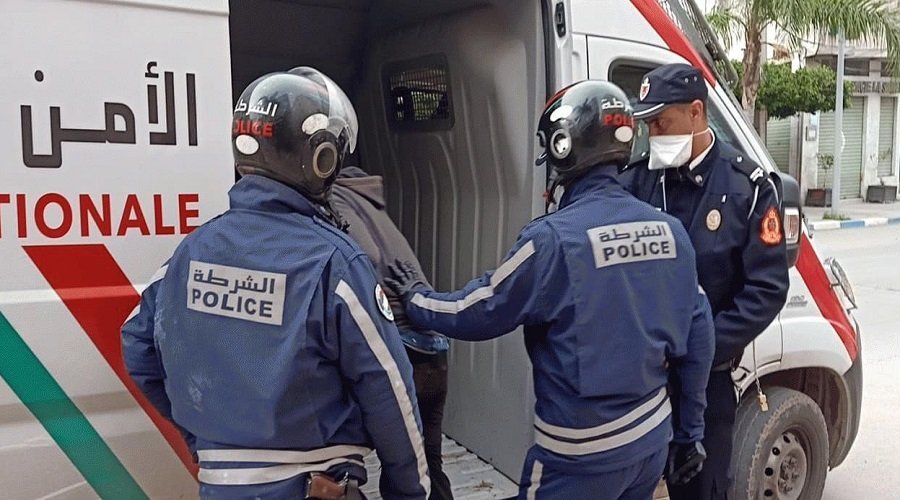 توقيف مقدم شرطة في الحسيمة للاشتباه في تورطه في تهريب طن من الحشيش