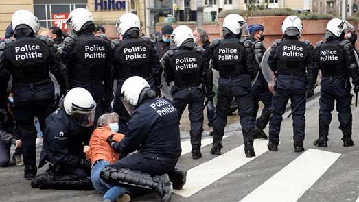 اعتقالات ببلجيكا في صفوف محتجين ضد القرارات المتخذة للحد من إنتشار فيروس كورونا
