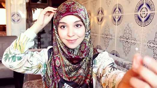 المؤثرة الريفية إحسان بنعلوش تكشف السبب الحقيقي لارتداءها الحجاب