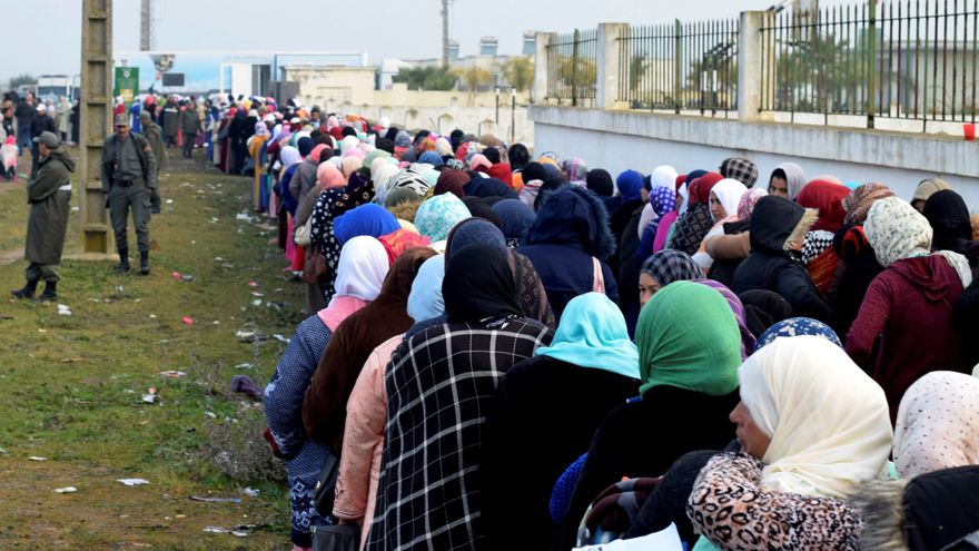 الفلاحات المغربيات يصلن إلى إسبانيا لجني الفراولة وانتظار وصول آلاف العاملات الفلاحات المغربيات يصلن إلى إسبانيا لجني الفراولة وانتظار وصول آلاف العاملات