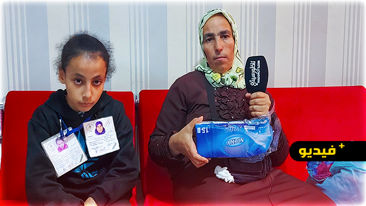 بائعة كلينكس ناظورية : هجرني زوجي وترك طفلتي المعاقة.. ولا نملك حتى حبة بطاطس في المنزل