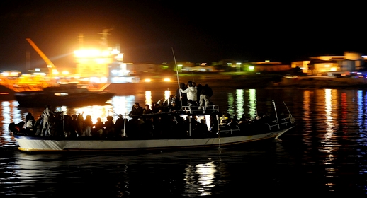 ضمنهم رضع وأطفال ونساء.. إنقاذ قارب للهجرة السرية يحمل 60 مهاجرا بسواحل الريف