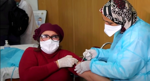 مذيعة بأمريكا: شقيقتي القاطنة بالمغرب تلقت اللقاح أسرع مني