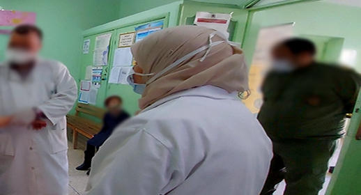 قائد في دور طبيب يحرم أستاذ ستيني من أخذ لقاح كورونا