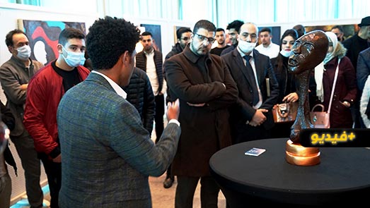 ربيع الإنسان.. الفنان التشكيلي أسامة اًيت واحي يعرض أعماله الفنية بالناظور ربيع الإنسان.. الفنان التشكيلي أسامة اًيت واحي يعرض أعماله الفنية بالناظور