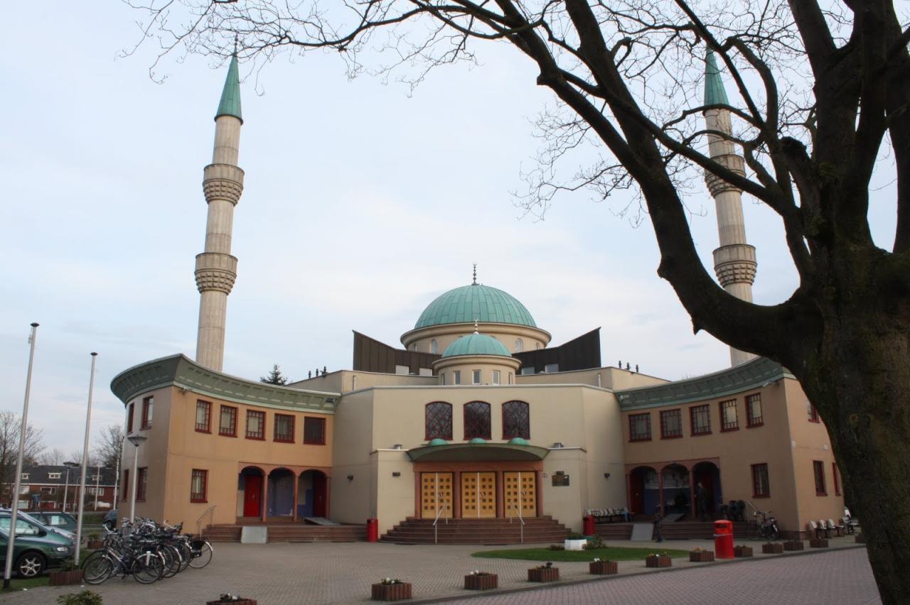 المساجد تنتفض ضد قرار فرض حظر التجوال خلال شهر رمضان في هولندا