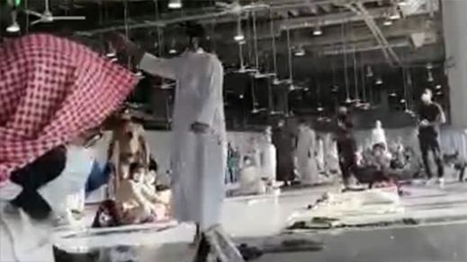 شاهدوا لحظة اعتقال شخص يحمل السلاح الأبيض ويردد عبارات داعمة لداعش داخل الحرم المكي