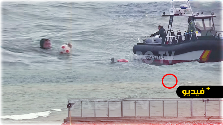 شاهدوا.. شاب يغامر بحياته من أجل "الحريك" مستعملا كرة  شاهدوا.. شاب يغامر بحياته من أجل "الحريك" مستعملا كرة