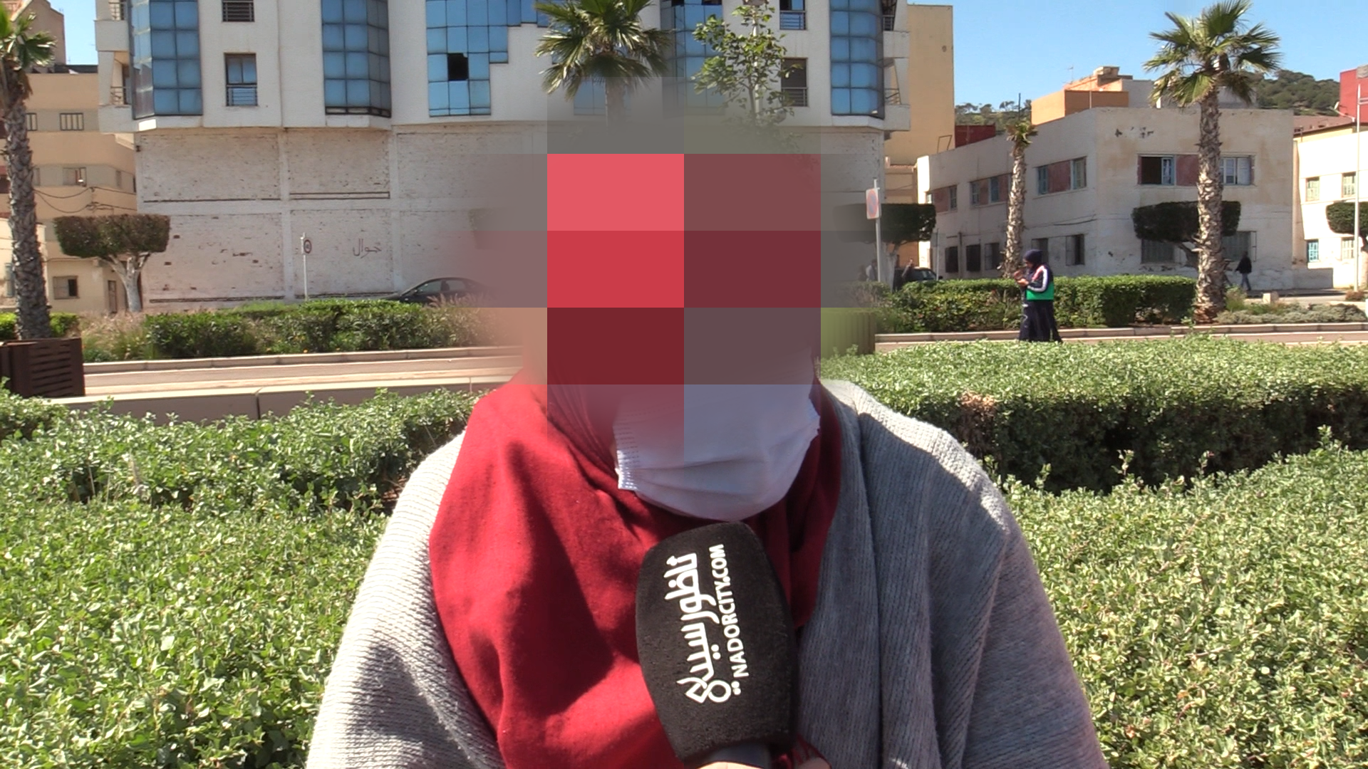 شاهدوا.. سيدة من الحسيمة تعاني إعاقة جسدية أرغمتها الظروف على الفراق عن زوجها