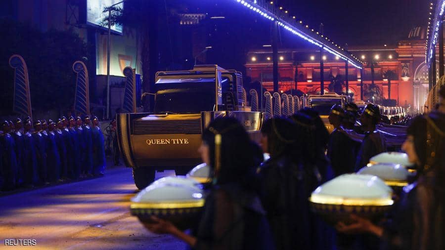 مسؤولون ومشاهير وقادة.. كيف علق العرب على حفل نقل المومياوات الملكية؟
