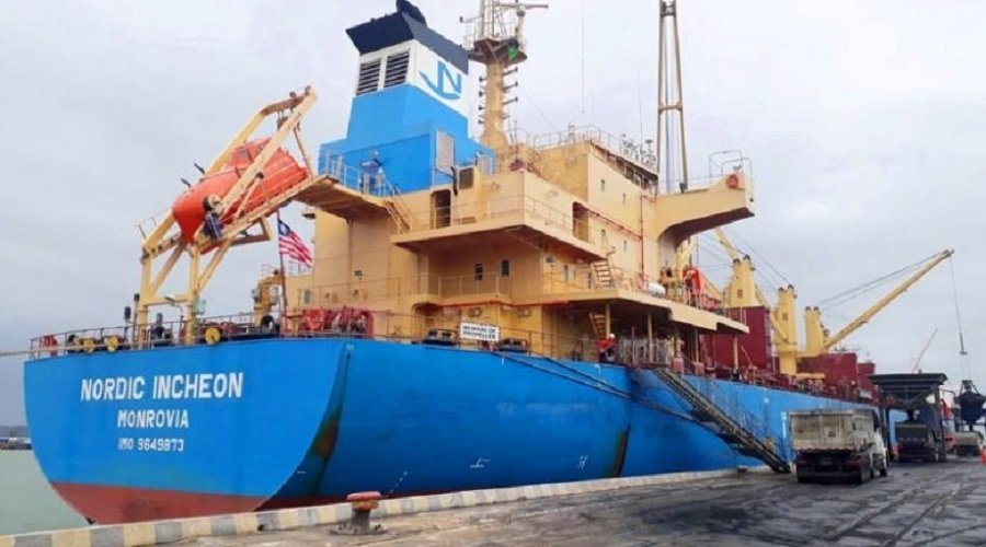سفينة إسبانية موبوءة تحط في المغرب وسط استنفار السلطات العمومية