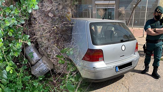 اعتقال ثلاثة أشخاص بمدينة مليلية يتلقون المخدرات التي يتم رميها من الناظور