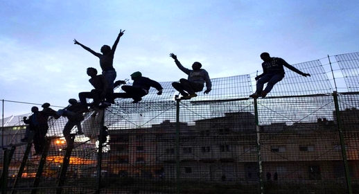 بعد سبتة.. سلطات الناظور تحبط عملية تسلل 60 مهاجرا سريا إلى مليلية المحتلة