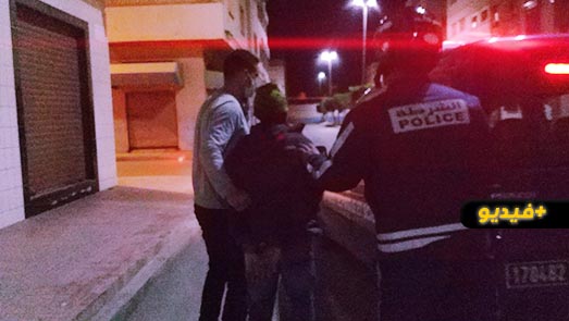 شاهدوا.. عناصر صقور الناظور تعتقل لصا بعد محاولة سرقة حقيبة سيدة شاهدوا.. عناصر صقور الناظور تعتقل لصا بعد محاولة سرقة حقيبة سيدة