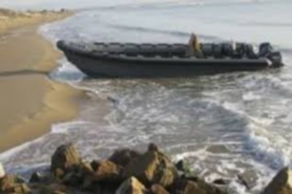 مافيا أجنبية نشيطة في التهريب الدولي للمخدرات تستوطن سواحل الناظور