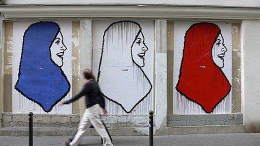 حزب ماكرون يمنع امرأة من الترشح للانتخابات بسبب الحجاب