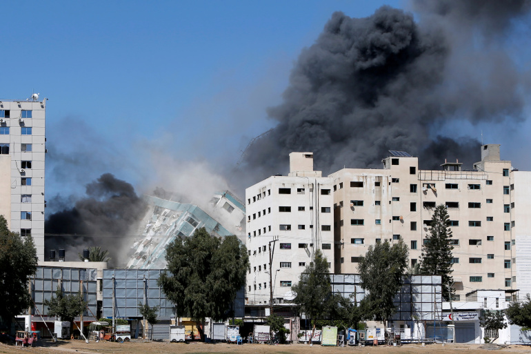 صواريخ إسرائيل تتساقط على مقر قناة الجزيرة