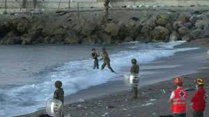 شاهدوا.. تدفق المهاجرين على سبتة مستمر لليوم الثالث على التوالي شاهدوا.. تدفق المهاجرين على سبتة مستمر لليوم الثالث على التوالي